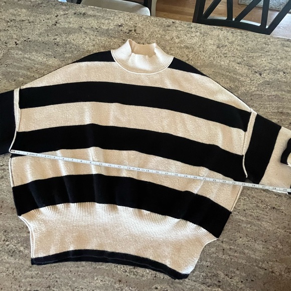 Altered State Women’s XS stripped sweater - Picture 5 of 10